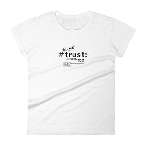 Trust - חולצת טי לנשים עם שרוולים קצרים, כל הצבעים